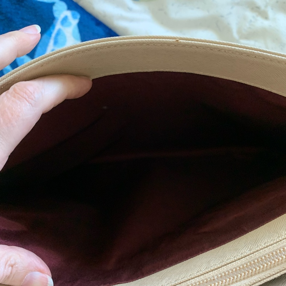 Authentic Burberry Cream Leather Shoulder Bag Fair Condition - Picture 6 of 12
